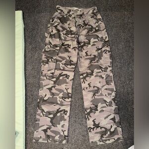 Abercrombie & Fitch Gray Camouflage Cargo Pants